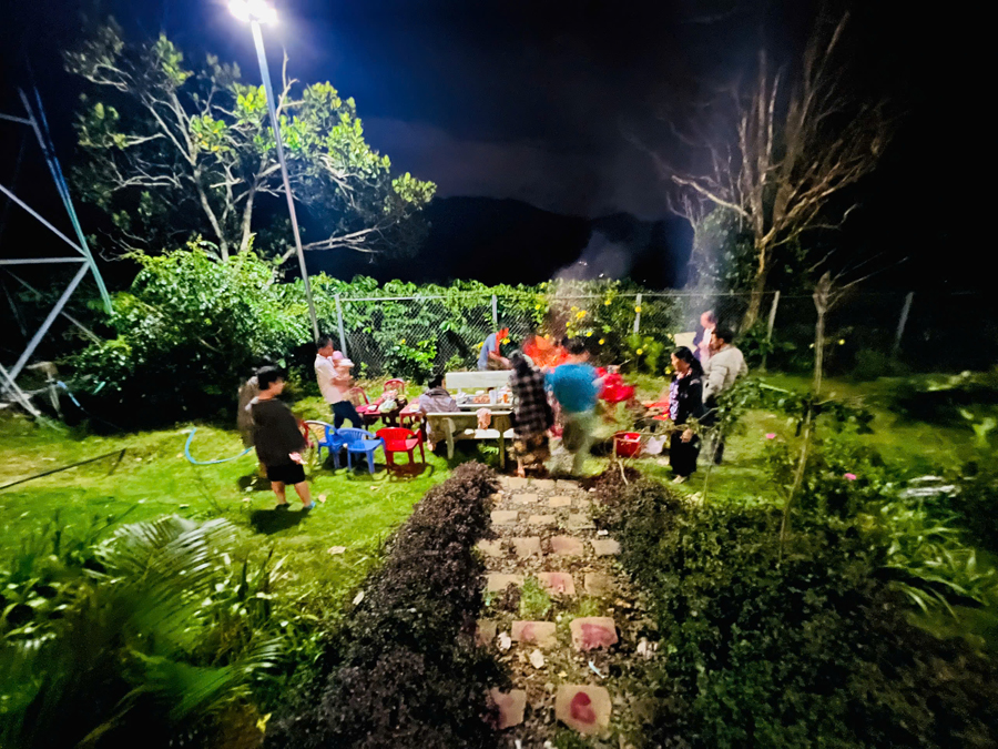 Khu vực ngoài trời thư giãn tại Tà Đùng House